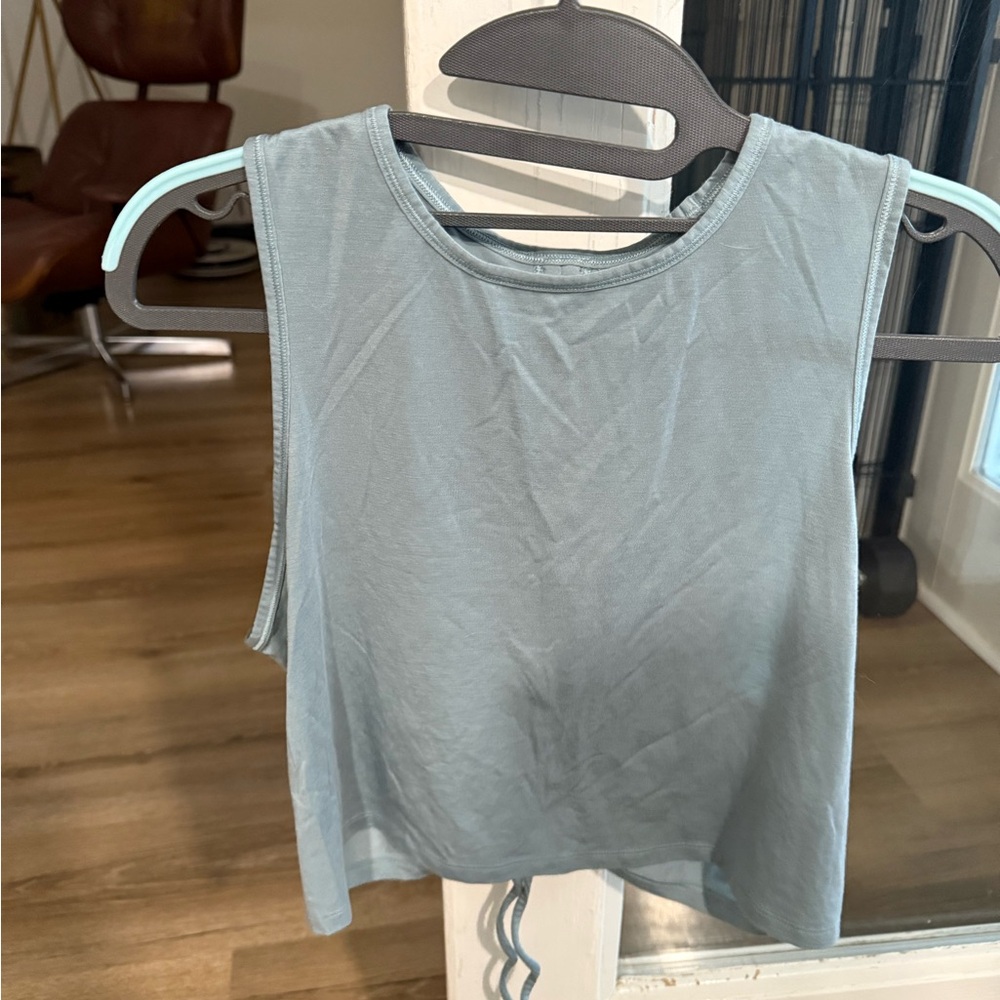Lululemon cropped tank top size 6